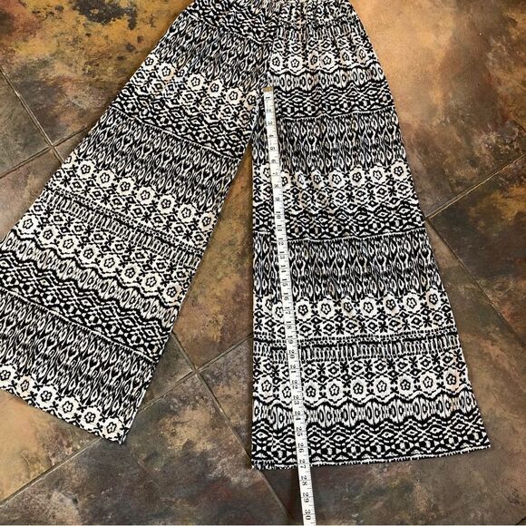 Red, Black, and White Women’s Strapless Jumpsuit Size Small - Picture 6 of 11